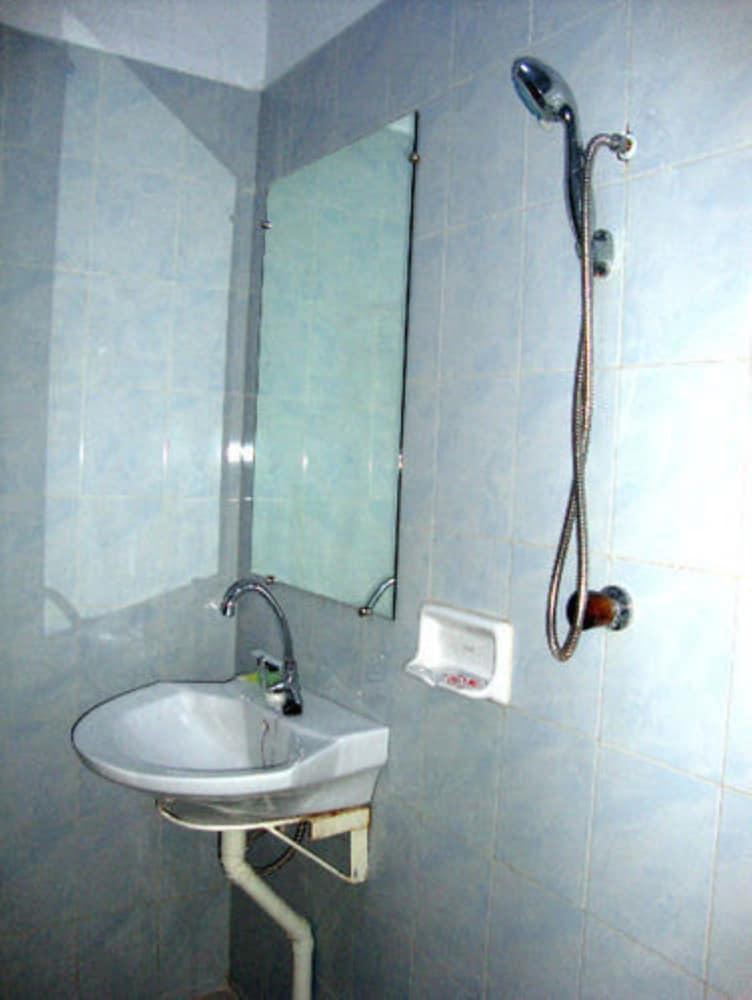 Aung Tha Pyay Hotel 3 Янгон Екстер'єр фото